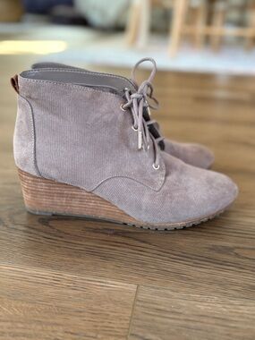 Dr Scholls ‘Close Call’ women’s taupe lace up corduroy wedge bootie- 10 wide
